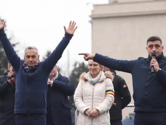 George Simion se declară urmașul și „fiul” lui Călin Georgescu, care îl numește „omul sistemului”