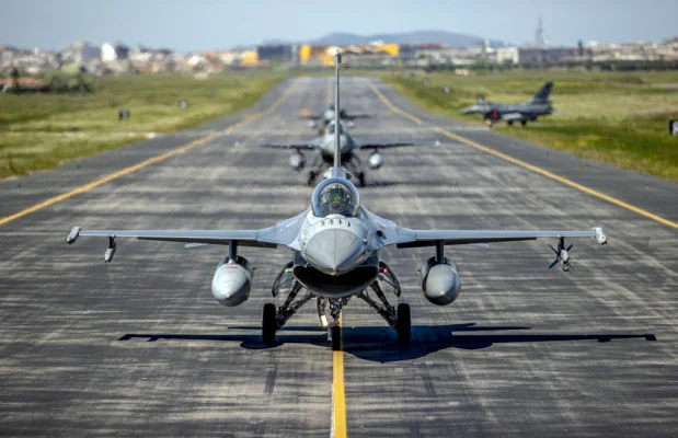 Încă două aeronave F-16 au sosit în România, din Norvegia / Până în prezent au fost livrate 18 aeronave, dintre care 16 alcătuiesc Escadrila 48 Vânătoare de la Câmpia Turzii și două vor intra în dotarea Escadrilei 571 Aviație Vânătoare de la Mihail Kogălniceanu