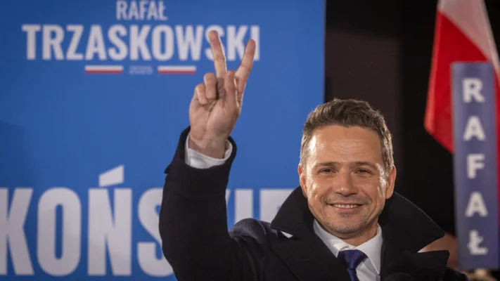 Trzaskowski: un eurofil poliglot favorit în cursa pentru președinția Poloniei