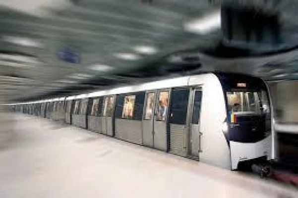 Un bărbat de 41 de ani s-a aruncat în fața trenului de metrou