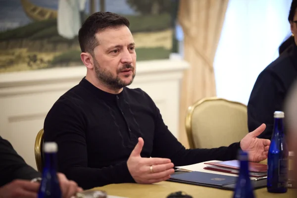 Zelenski propune o întâlnire trilaterală cu Trump și Putin pentru negocieri de pace
