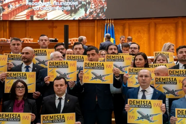 Analiză
        Reorganizare în partide și calcule pentru noul guvern. Riscul reprezentat de partidul AUR în Parlament