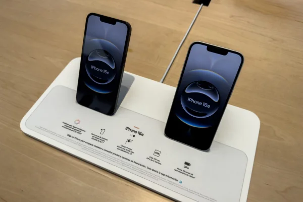 Livrările de smartphone-uri în SUA au crescut cu 30% în martie, pe fondul temerilor legate de taxele vamale
