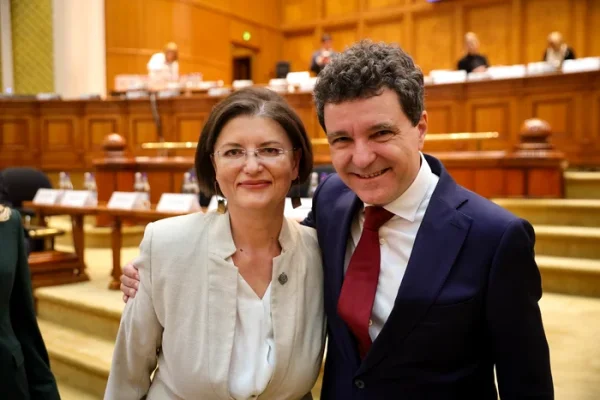Inedit. Parlamentarii au făcut coadă la selfie-uri cu noul președinte Nicușor Dan