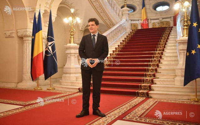 Nicușor Dan: Drapelul rămâne liantul care ne unește, oriunde ne-am afla