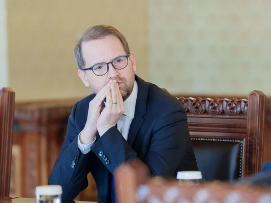 USR denunță atacurile AUR la adresa lui Fritz: ‘Neamț fără cetățenie română’ – un discurs xenofob inacceptabil