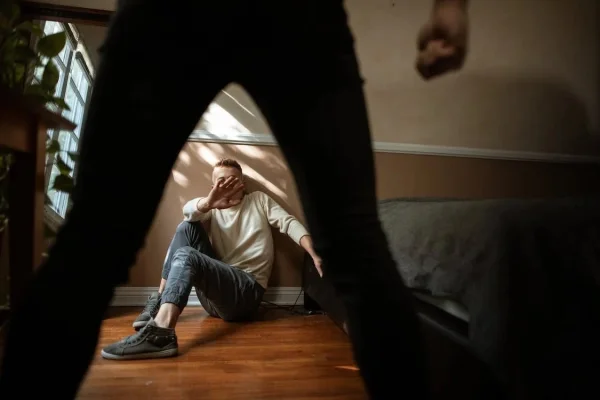 Părinţii a doi copii dintr-o comună din județul Arad sunt anchetați pentru rele tratamente aplicate minorilor şi violenţă în familie / Ei vor fi audiați de procurori după ce copiii i-au acuzat de abuzuri şi au obţinut ordin de protecţie