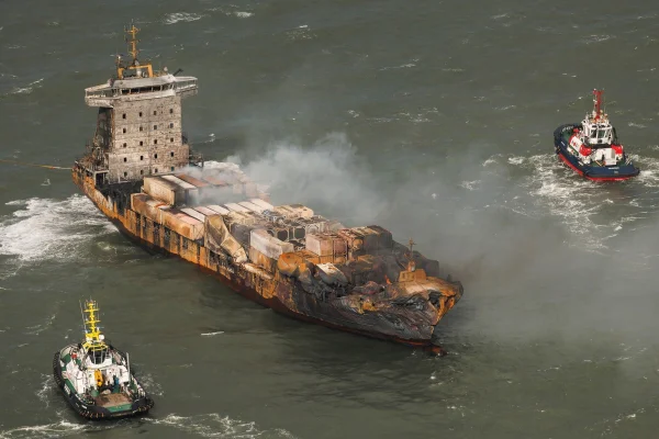 Trei nave s-au ciocnit în apropierea strâmtorii Ormuz / În ultimele zile au crescut interferenţele electronice în zonă din cauza războiului dintre Israel şi Iran