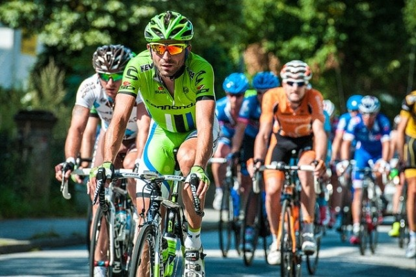 Noi modificări ale regulamentelor pentru cursele pe șosea în lumea ciclismului – Sancțiuni de sprint și un nou sistem de puncte în World Tour