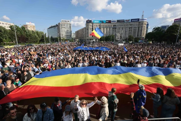 Ministrul de Externe Emil Hurezeanu, de Ziua Românilor de Pretutindeni: ”Niciodată diaspora, oriunde s-ar afla, nu a fost mai aproape de ţară”