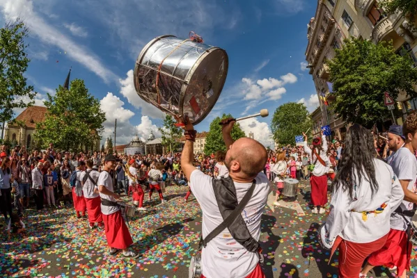 Zeci de mii de persoane sunt aşteptate la Zilele Clujului /  Sunt programate peste 100 de activităţi / La ultima ediţie au fost peste 350.000 de participanţi