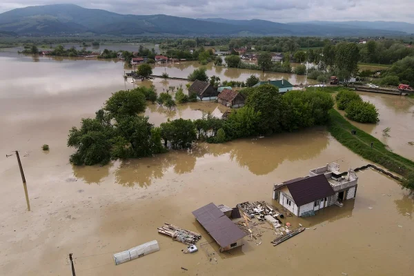 METEO  Avertizări Cod portocaliu şi Cod galben de inundaţii pe râuri din 20 de judeţe