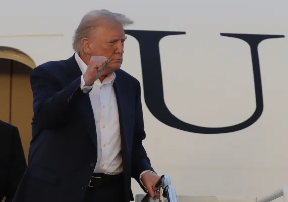 Trump anunță taxe de 100% asupra filmelor produse în străinătate pentru a salva industria „muribundă” de la Hollywood