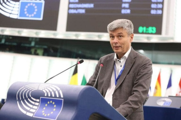Virgil Popescu: Alături de colegii mei europarlamentari, am propus amendamente-cheie pentru a accelera modernizarea şi interconectarea reţelelor electrice din UE/ UE trebuie să investească peste 1.000 de miliarde de euro în reţele până în 2030