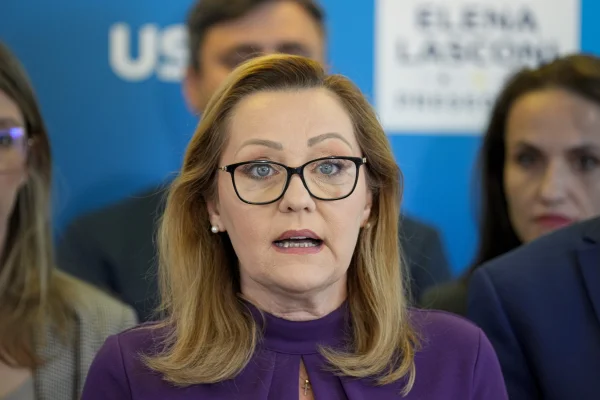 Prima reacție a Elenei Lasconi după publicarea pozelor cu Nicușor Dan, Victor Ponta și Florian Coldea. Ce mesaj a transmis