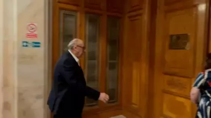 Fost ministru, despre bonusurile "neruşinate" de la CCR: Românii achită nota de plată pentru dezmăţ