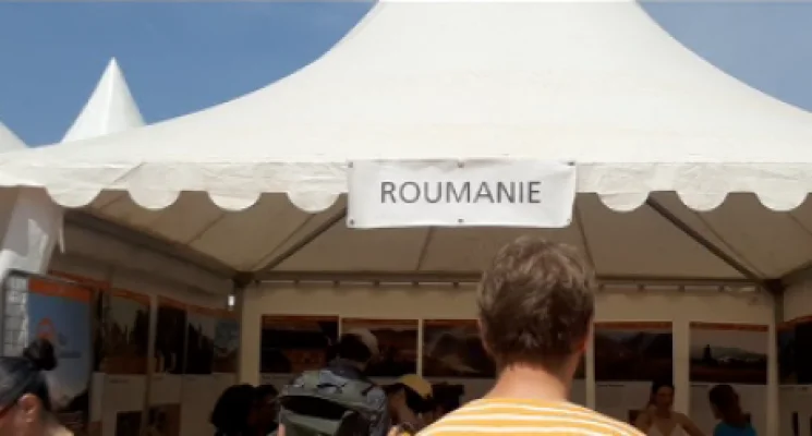 Zeci de mii de vizitatori la Serbări consulare de la Lyon. Străinii, interesaţi de traseul turistic „Via Transilvanica”