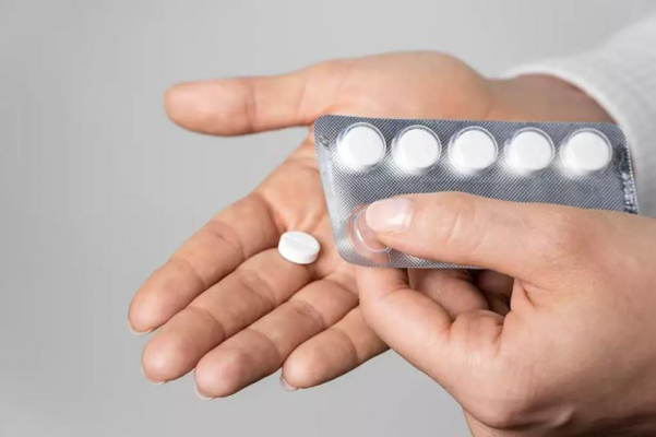 Oamenii de știință au produs paracetamol din deșeuri plastice