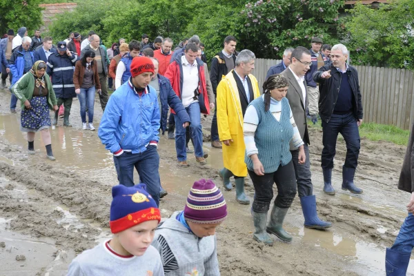 EXCLUSIV. Ponta și scandalul inundațiilor. Și localități din Bulgaria au fost inundate în perioada respectivă. Presa bulgară descria viitura și menționa Porțile de Fier