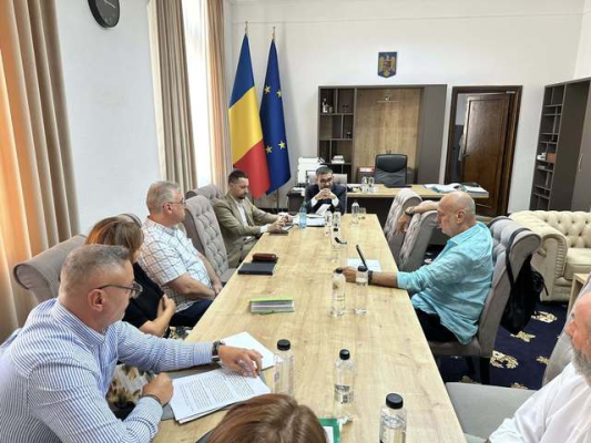 Întâlnire la Ministerul Muncii între sindicalişti şi ministrul Florin Manole, pe tema dificultăţilor „majore” cu care se confruntă angajaţii caselor de pensii/ Ei cer, printre altele, digitalizarea instituţiilor la nivel naţional