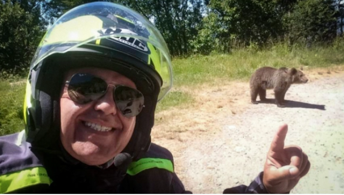 Presa italiană, despre motociclistul ucis de un urs în România: „Și-a filmat moartea”