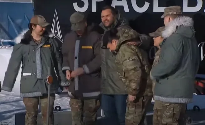 JD Vance, în vizită în Groenlanda. Vicepreședintele SUA critică Danemarca că nu a făcut o „treabă suficient de bună” pentru Groenlanda