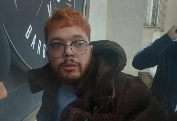 Traficantul de droguri Mohamed Amra nu a vrut să răspundă, la Paris, în primul interogatoriu, întrebărilor judecătorilor despre evadarea sa sângeroasă în mai 2024 / A fost scos din închisoare cu elicopterul