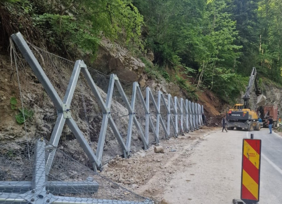 Drumul Apusenilor rămâne închis / Porțiunea dintre Stâna de Vale și Coada Lacului s-ar putea deschide de abia după 15 iulie
