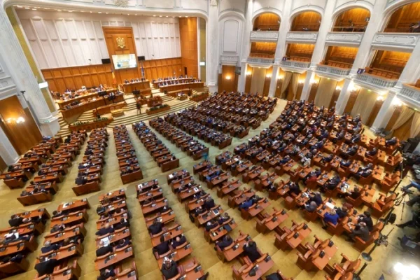 Lista invitaților la învestirea noului președinte Nicușor Dan. Foștii președinți și oficiali de rang înalt, prezenți la eveniment