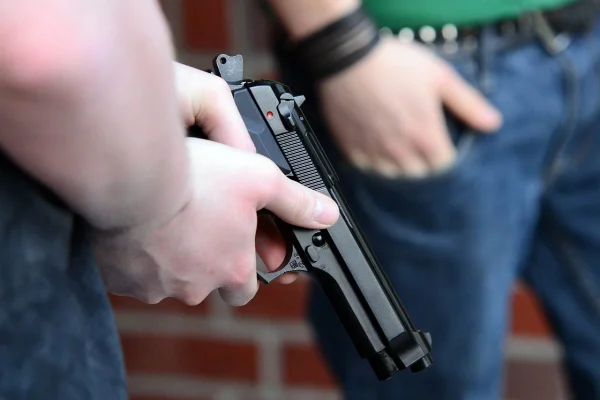 Bărbat internat la Sibiu, după ce ar fi fost împușcat în braț în Polonia, în urma unei altercații cu un grup de cetățeni “polonezi sau unguri”