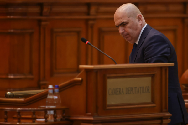 Bolojan tot descoperă comitete speciale. Legea care ar elimina sinecurile există. Dar PSD și PNL au îngropat-o în Parlament de ani întregi