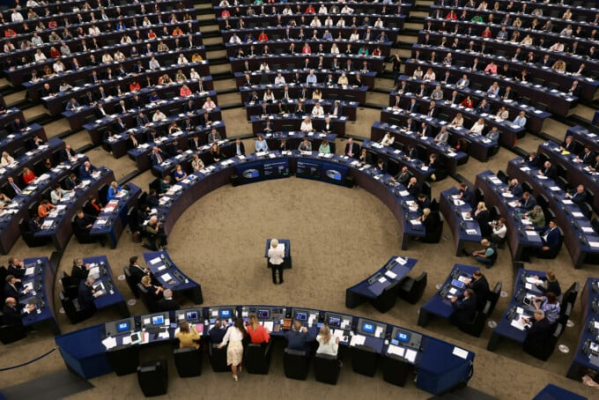 Moţiunea de cenzură împotriva Comisiei Europene a fost respinsă de Parlamentul European cu o largă majoritate