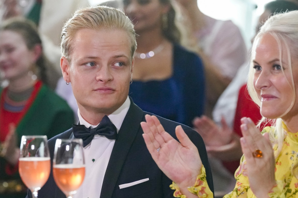 Marius Borg Hoiby, fiul cel mare al prinţesei moştenitoare a Norvegiei, Mette-Marit, pus sub acuzare pentru 23 de infracţiuni