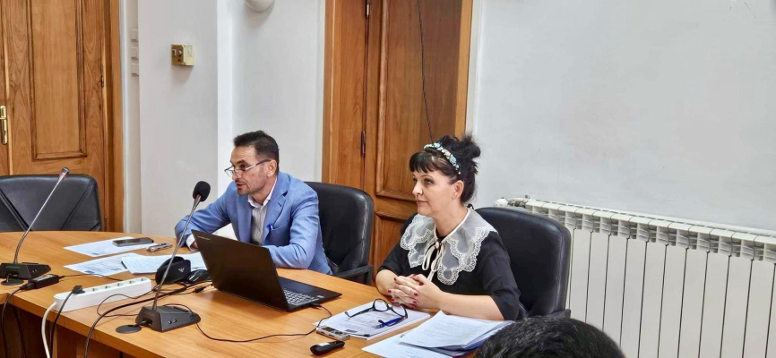 DOCUMENTE Judecătoarea Roxana Petcu, șefa Inspecţiei Judiciare, l-a împroprietărit pe escrocul Ioan Radu Fotino cu 26 de hectare în cartierul ANL Henri Coandă, fără să verifice autenticitatea documentelor / Fotino a fost condamnat la 16 ani de închisoare pentru înşelăciune, judecătoarea şi primarul Florentin Pandele au primit clasare