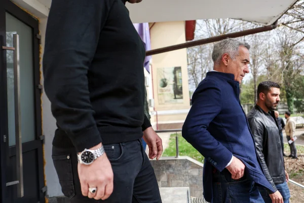 Critici la adresa lui Georgescu pentru salutul „Hristos a Înviat”. Sociolog: Orice creștin ar fi dezgustat