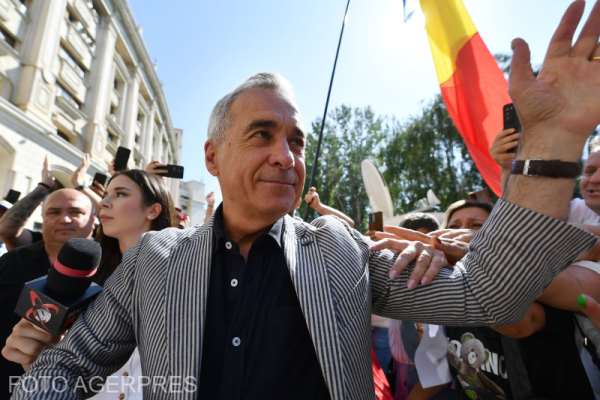 Călin Georgescu, ironic, la sediul IPJ Ilfov. Atac la Guvernul Bolojan