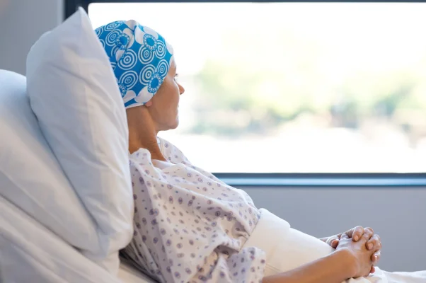 O nouă terapie împotriva cancerului mamar poate încetini progresul bolii și poate prelungi supraviețuirea