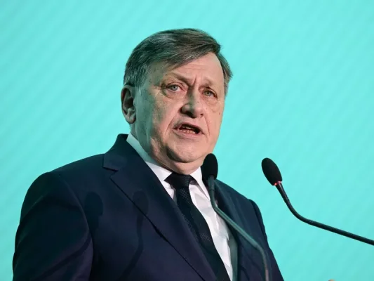 Antonescu, către Nicușor Dan: Aţi parazitat 2 dezbateri cu obsesia vânzărilor de terenuri. Minţiţi!