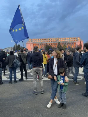 Susținătorii lui Călin Georgescu s-au infiltrat la mitingul pro UE din Piața Victoriei