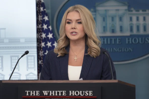Casa Albă respinge informațiile privind transferul a mii de migranți la Guantánamo
