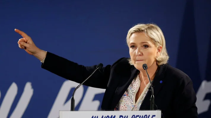 Alegerile din România atrag atenția Franței. Marine Le Pen îl susține pe George Simion