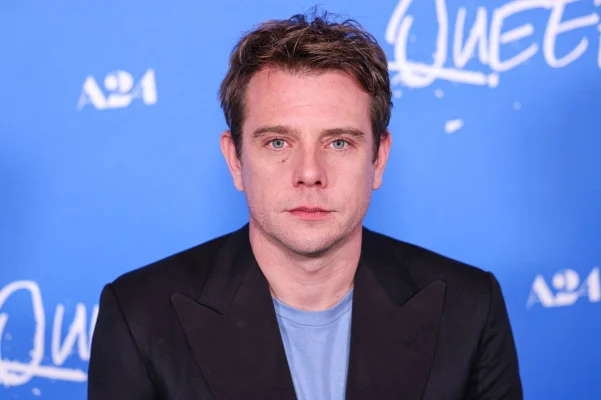 Jonathan Anderson preia frâiele creativității la Dior – Un nou capitol pentru casa de lux franceză