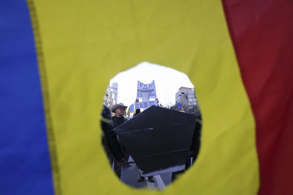 Exclusiv
        Marea împăcare din societatea românească. Psiholog: „N-ai cum să n-o iei personal, pentru că este personal” INTERVIU
