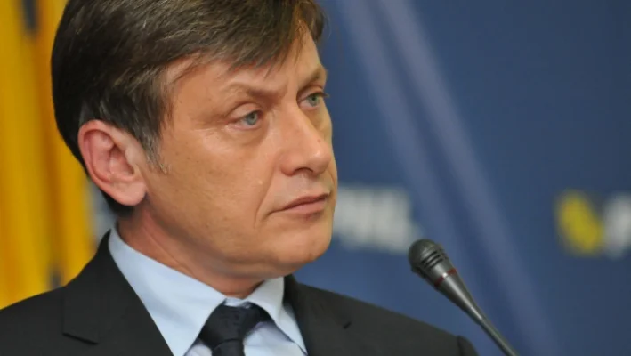 Crin Antonescu: Întreaga activitate politică a doamnei Șoșoacă e profund nocivă, toxică și dezgustătoare în privința exprimării