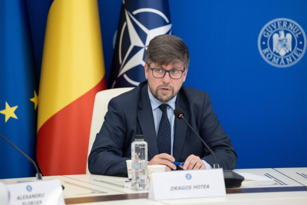 Cine este consilierul pe probleme externe al premierului Ilie Bolojan. Dragoș Hotea a absolvit patru facultăți