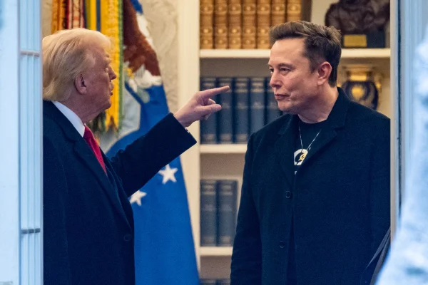 Tatăl lui Elon Musk: A făcut o greşeală, cred. Dar este obosit, este stresat. Trump va birui. Lăsaţi-i în pace