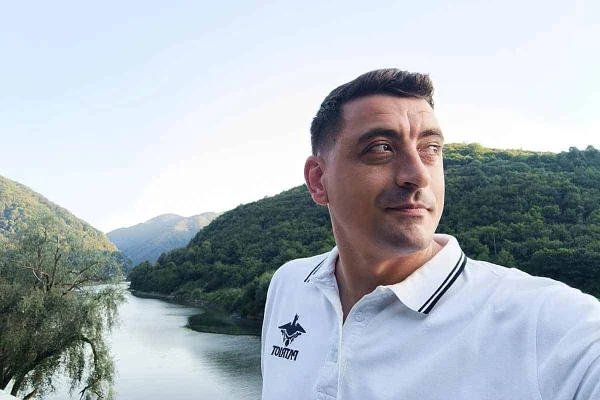 Simion: Trebuie să numim un comisar care să lupte pentru România. Negrescu nu este o soluţie