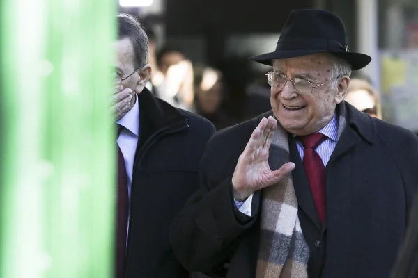 Spitalul SRI, anunț despre Ion Iliescu - Este internat la Terapie Intensivă, conștient, dar cu o problemă gravă la plămâni