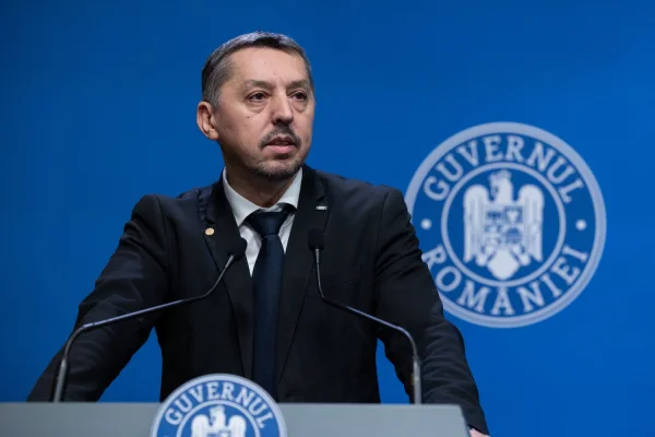 Ministrul Educaţiei a semnat ordinul privind înfiinţarea Programului Naţional pentru pilotarea sistemică a planurilor-cadru în învăţământul liceal / Daniel David: Aceştia sunt primii paşi în reforma curriculară la nivel de liceu