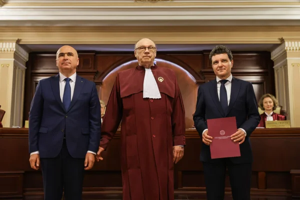 Oamenii președintelui Dan, noile mutări politice și debutul negocierilor pentru guvern. Prima predare simbolică a puterii | Reportaj